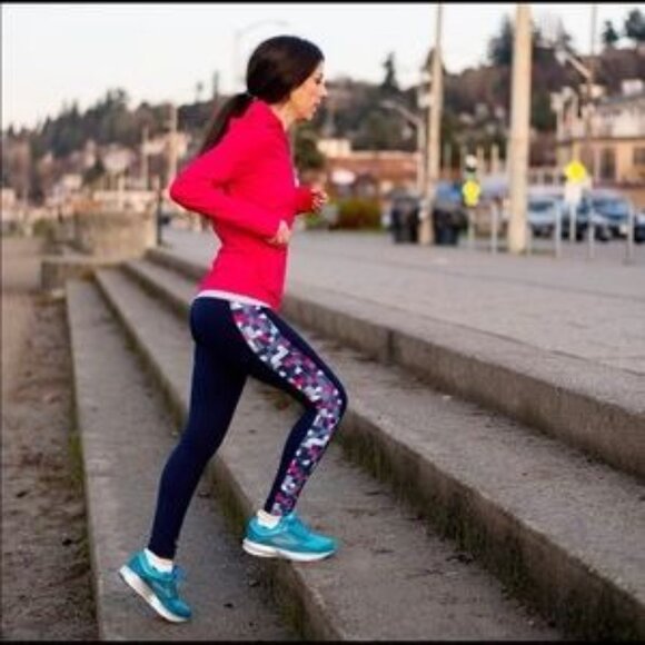 Brooks Greenlight Leggings Navy Market Deco Print Medium NEW - Picture 1 of 15